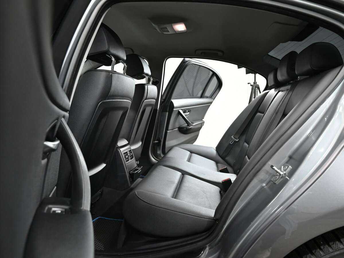 BMW 3 серии 2009 года с пробегом. Фото: #11