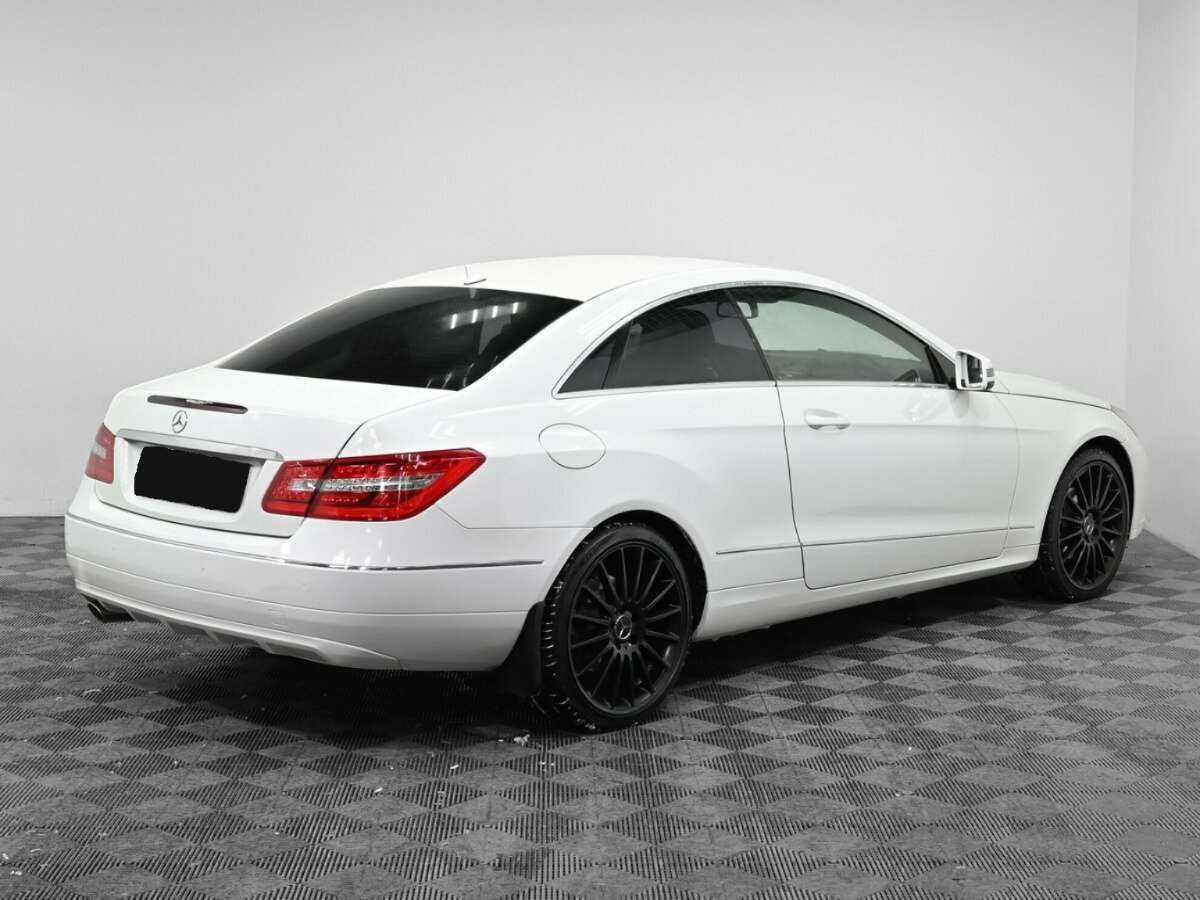 Mercedes-Benz E-Класс 2011 года с пробегом. Фото: #1