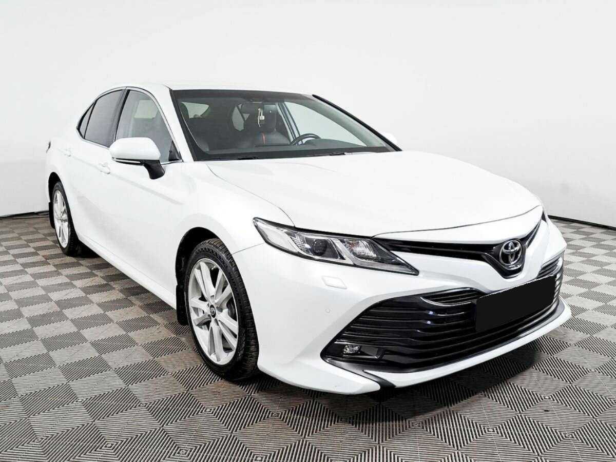 Toyota Camry 2019 года с пробегом. Фото: #2