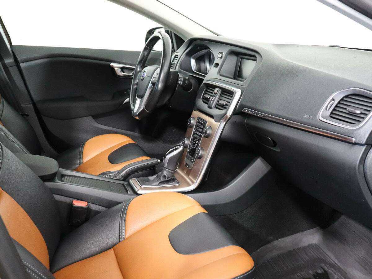 Volvo V40 Cross Country 2015 года с пробегом. Фото: #6