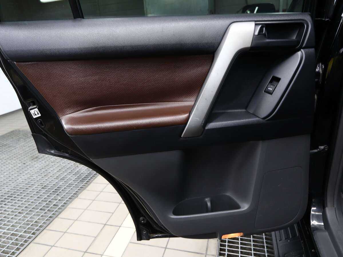 Toyota Land Cruiser Prado 2013 года с пробегом. Фото: #8