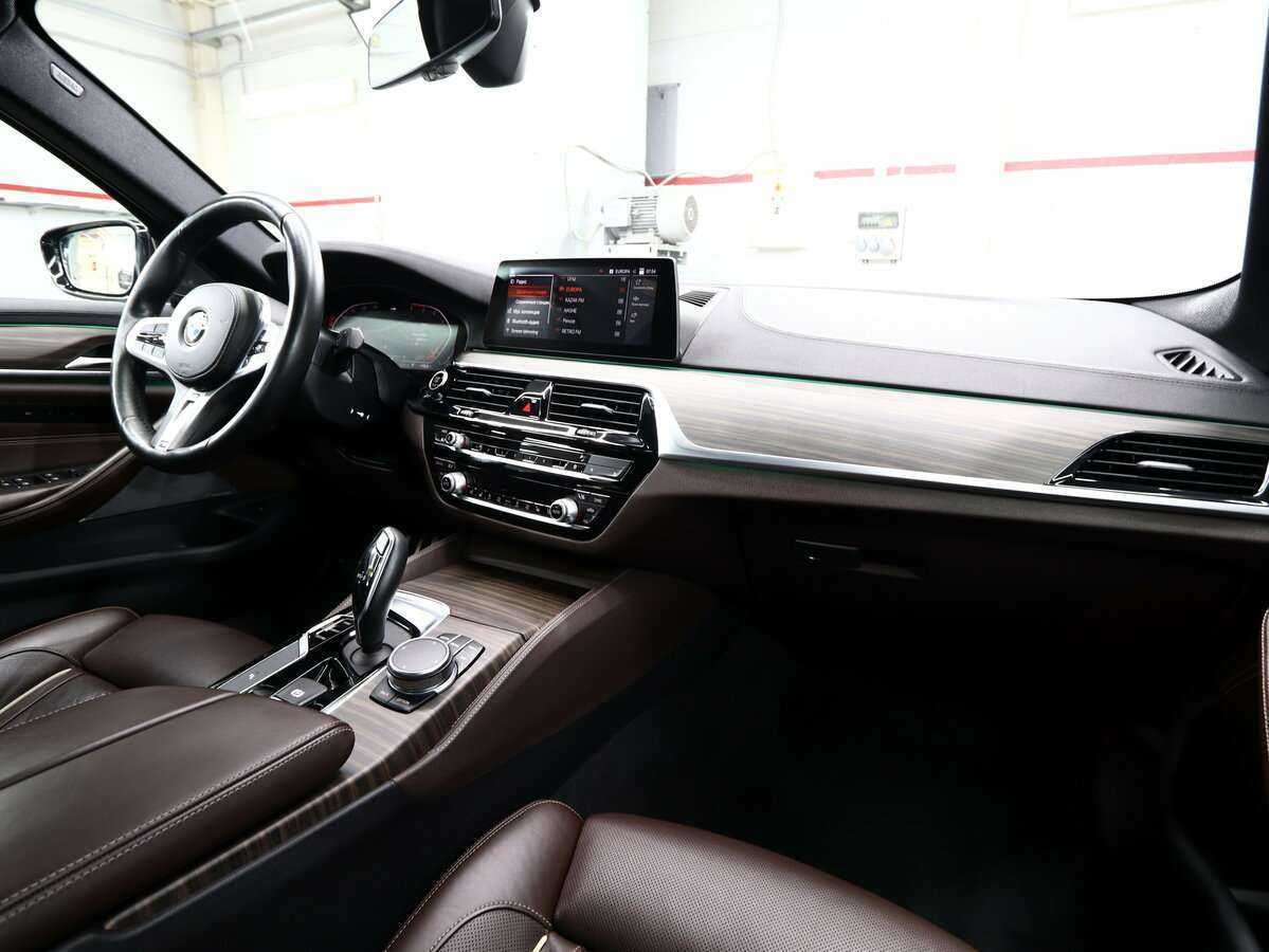 BMW 5 серии 2019 года с пробегом. Фото: #15