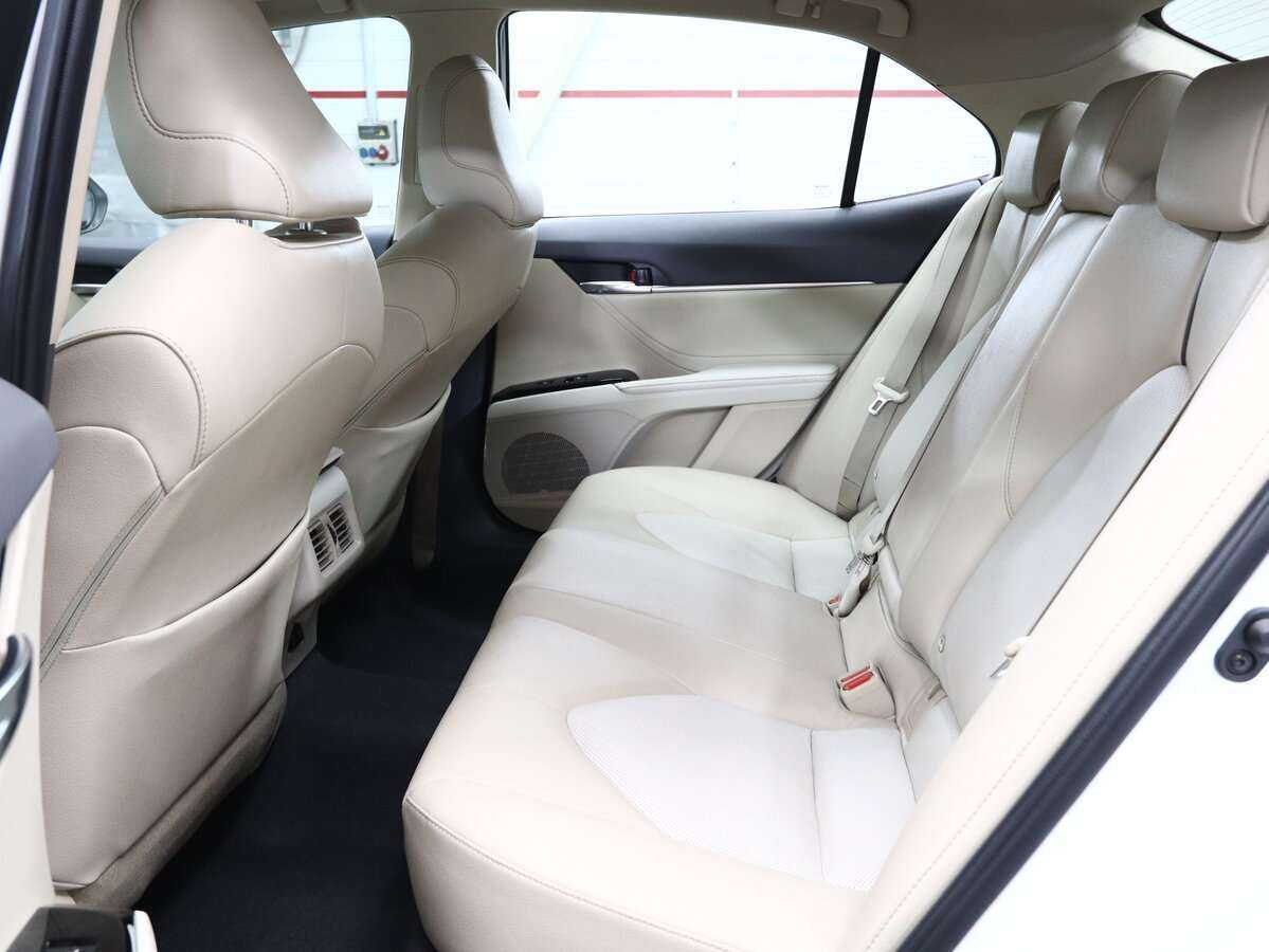 Toyota Camry 2021 года с пробегом. Фото: #11