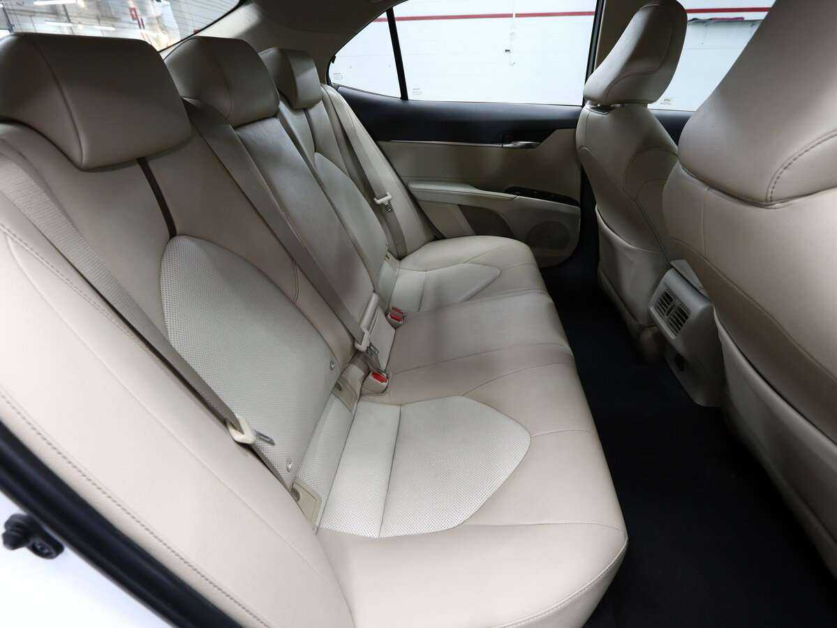 Toyota Camry 2021 года с пробегом. Фото: #14