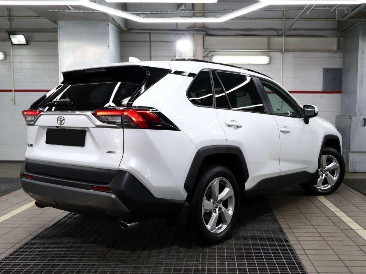 Toyota RAV4 2021 года с пробегом. Фото: #2
