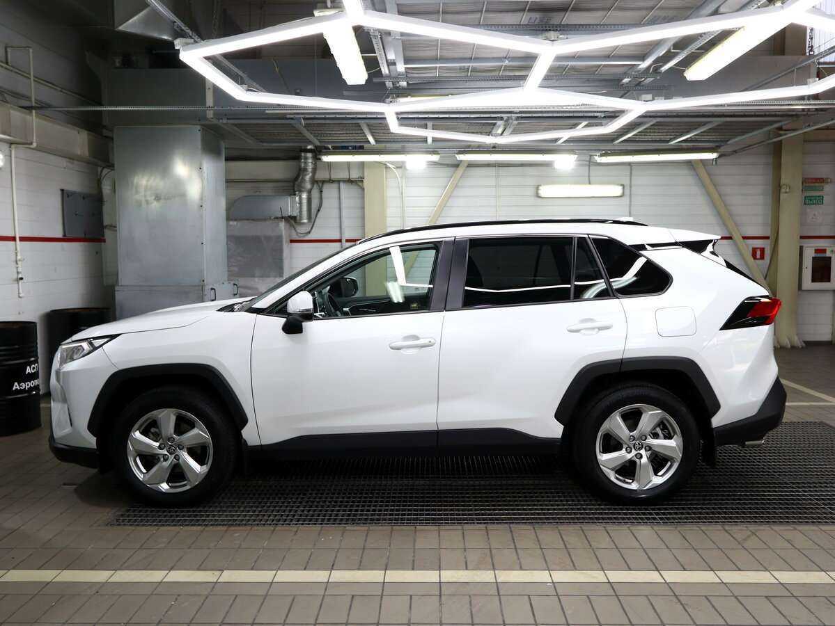 Toyota RAV4 2021 года с пробегом. Фото: #3