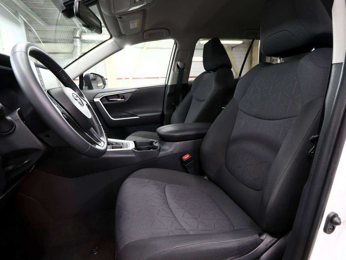 Toyota RAV4 2021 года с пробегом. Фото: #6