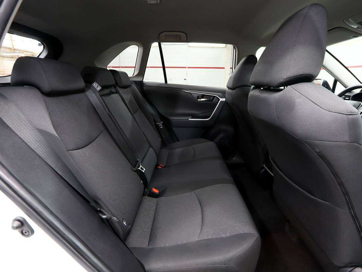 Toyota RAV4 2021 года с пробегом. Фото: #18