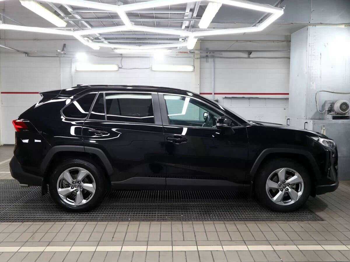 Toyota RAV4 2019 года с пробегом. Фото: #2