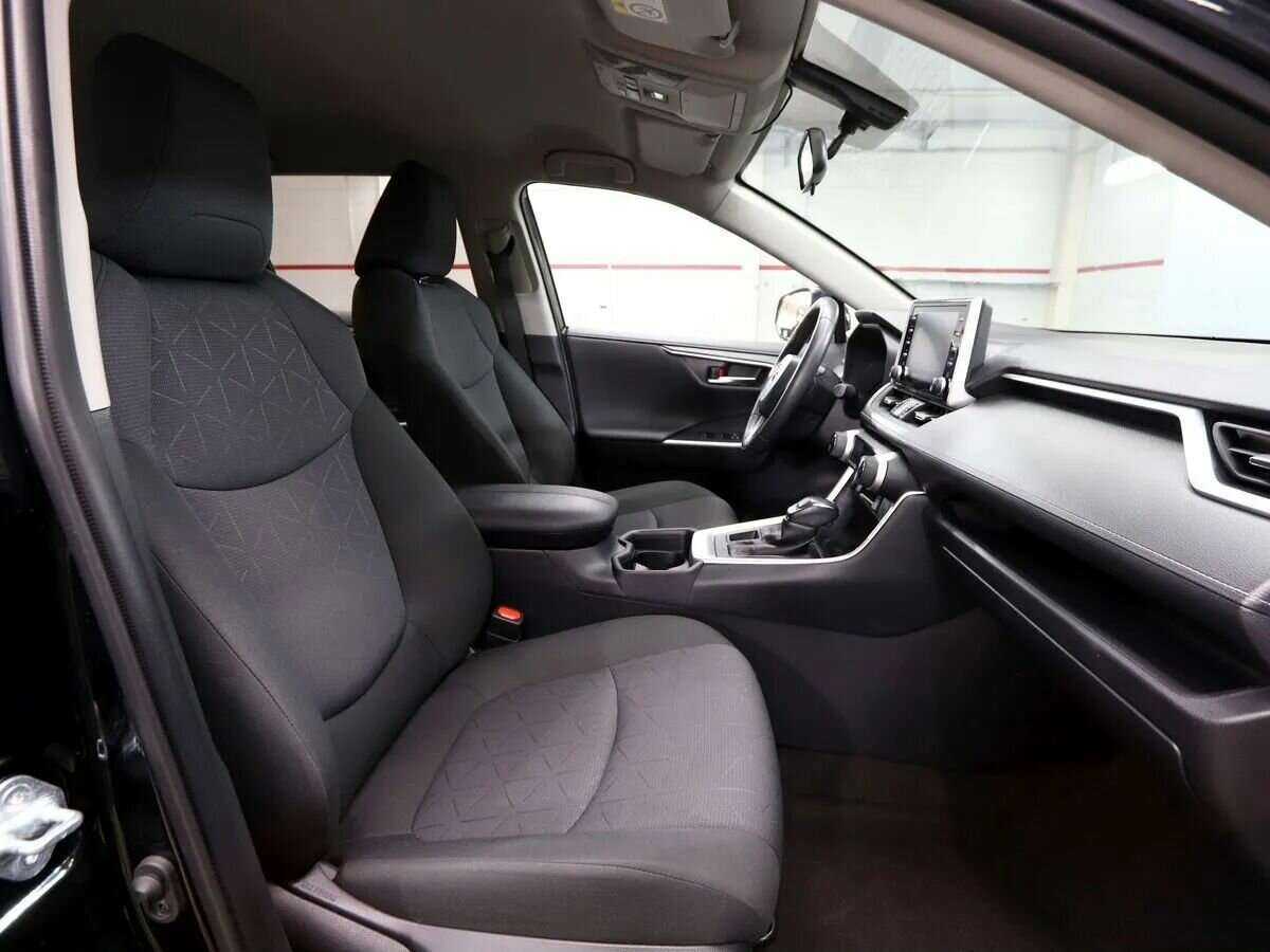 Toyota RAV4 2019 года с пробегом. Фото: #6