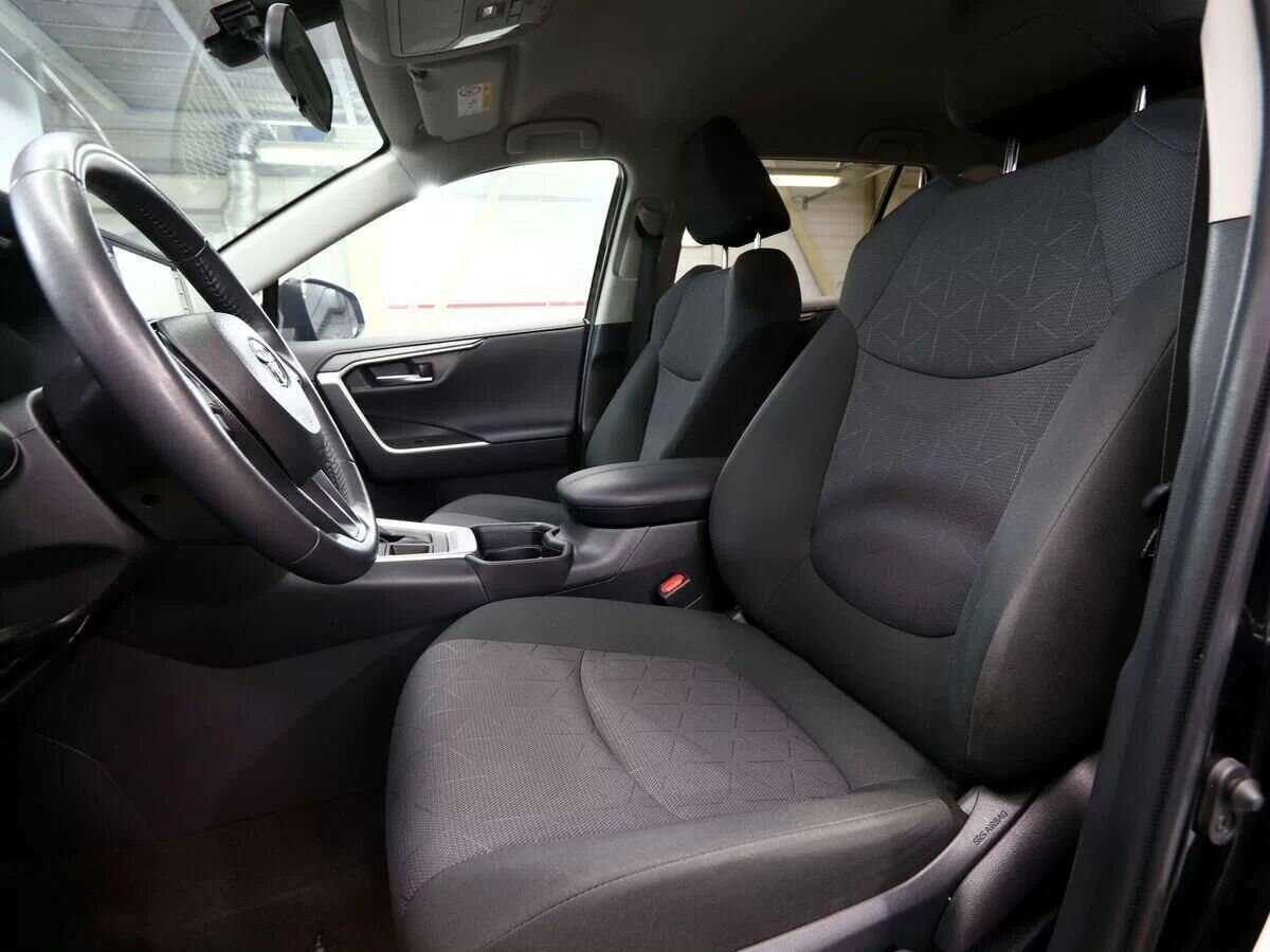 Toyota RAV4 2019 года с пробегом. Фото: #9