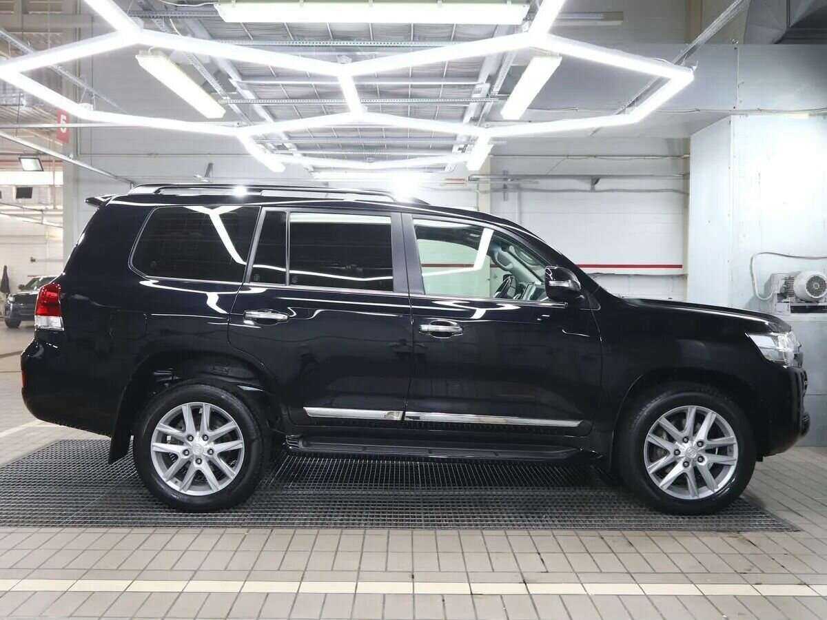 Toyota Land Cruiser 2019 года с пробегом. Фото: #2