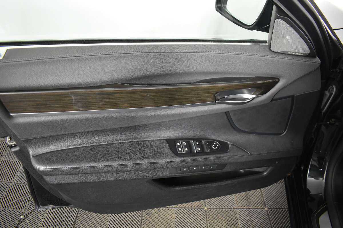 BMW 7 серии 2014 года с пробегом. Фото: #12