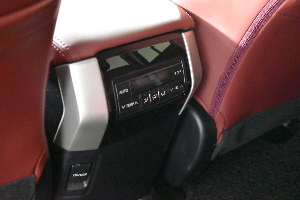 Toyota Land Cruiser Prado 2018 года с пробегом. Фото: #7