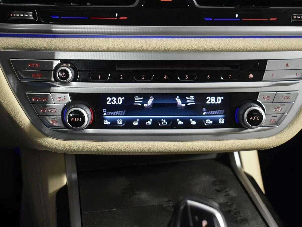 BMW 7 серии 2017 года с пробегом. Фото: #20