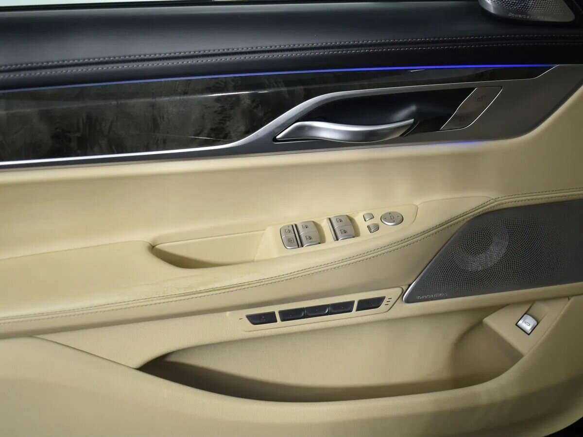 BMW 7 серии 2017 года с пробегом. Фото: #23