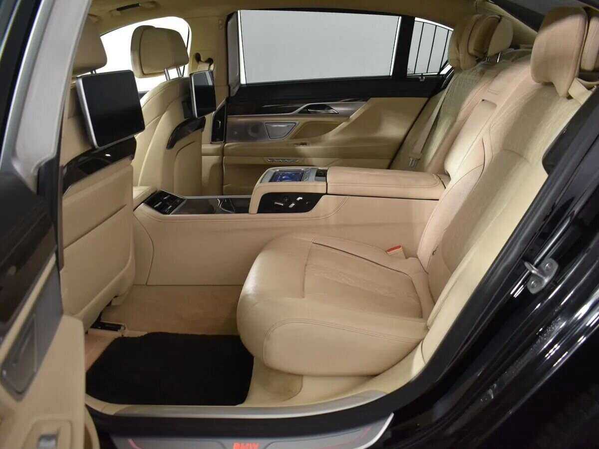 BMW 7 серии 2017 года с пробегом. Фото: #28