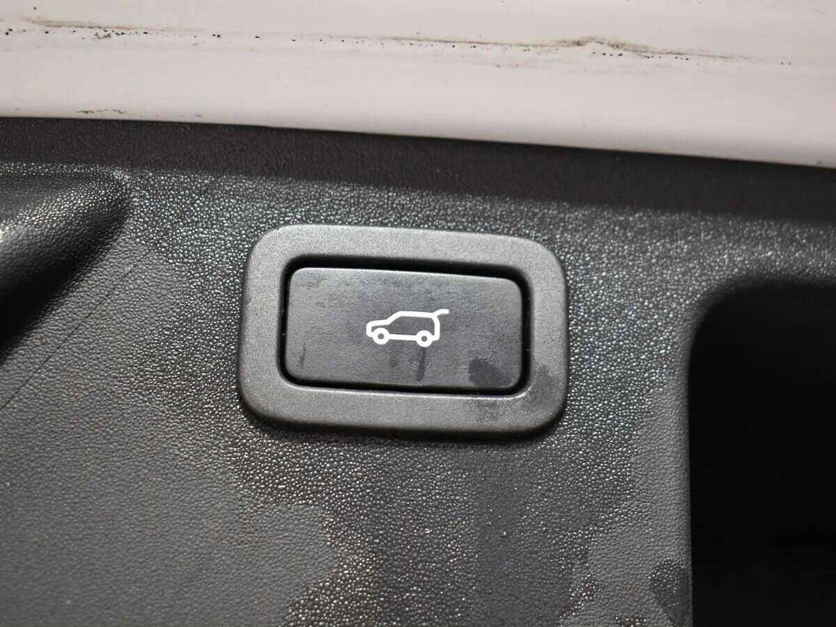 Land Rover Discovery Sport 2016 года с пробегом. Фото: #4