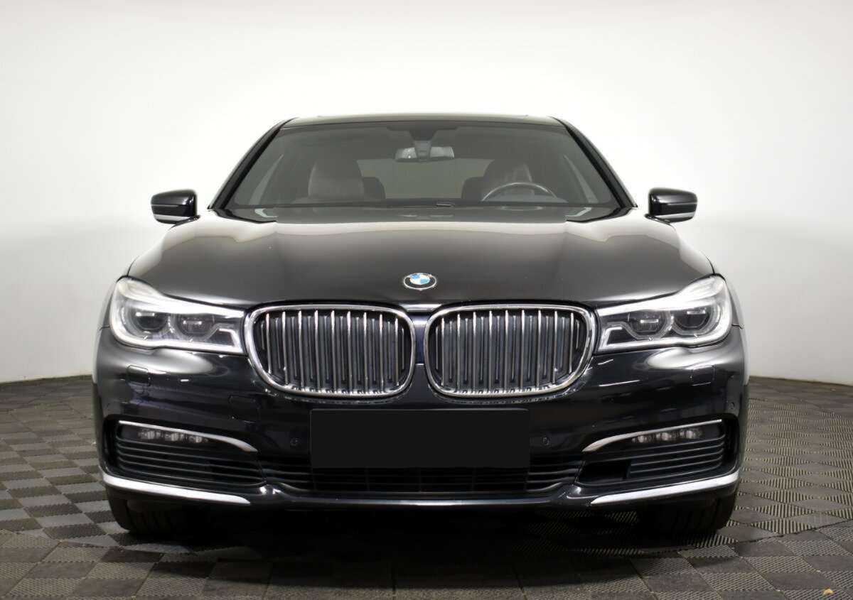 BMW 7 серии 2017 года с пробегом. Фото: #1