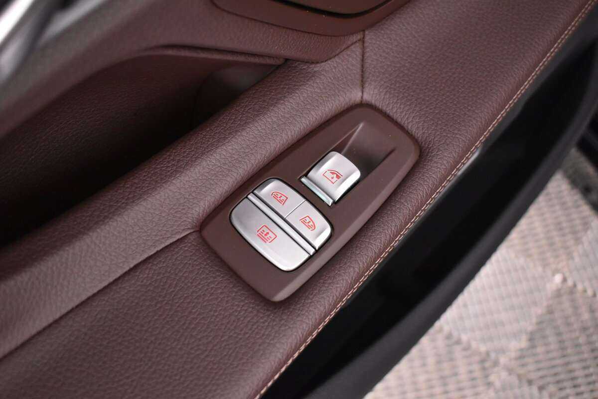 BMW 7 серии 2017 года с пробегом. Фото: #9