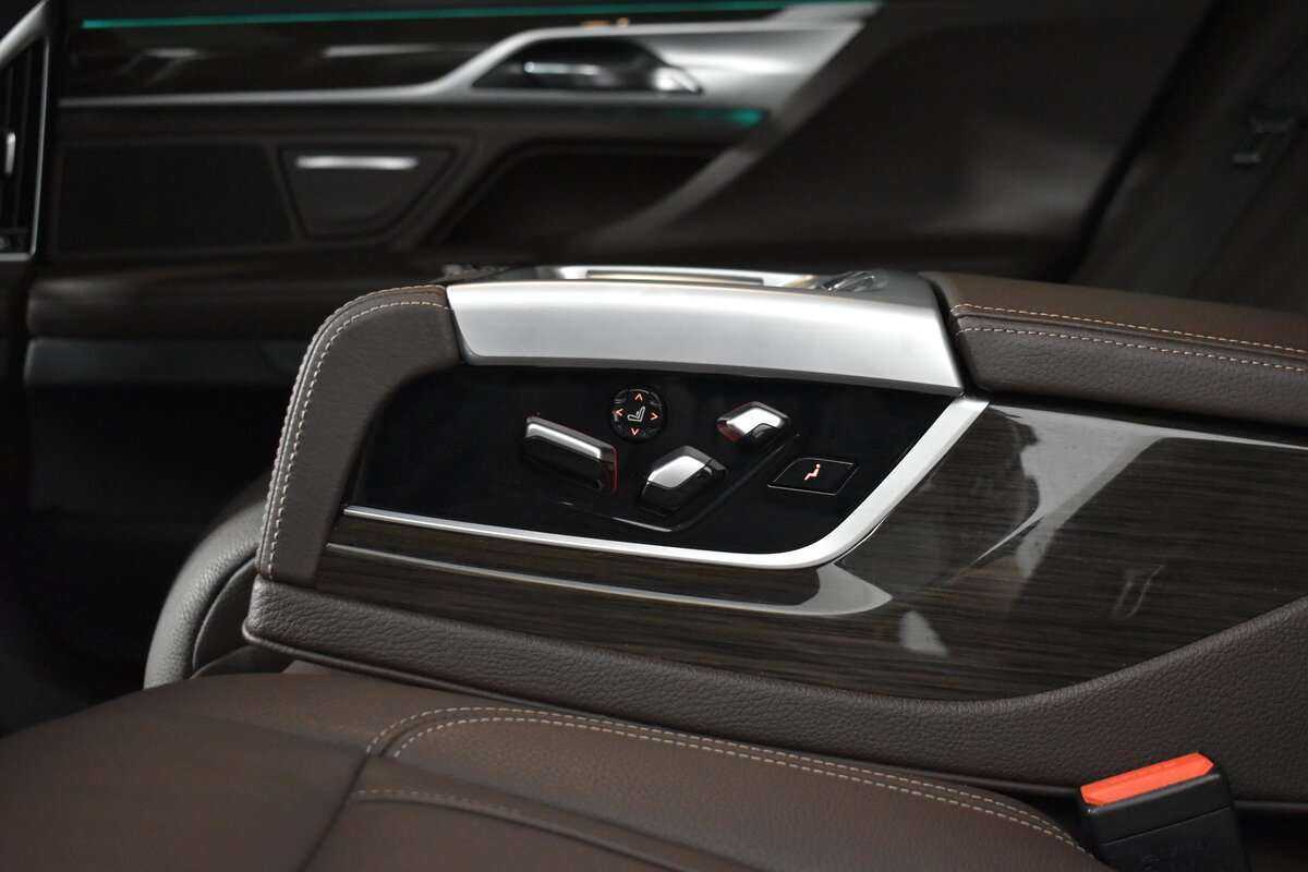 BMW 7 серии 2017 года с пробегом. Фото: #12
