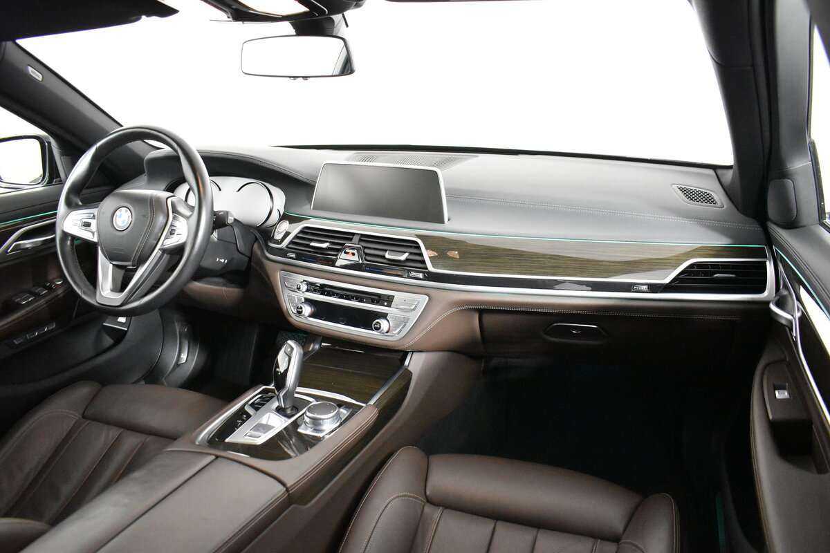 BMW 7 серии 2017 года с пробегом. Фото: #19