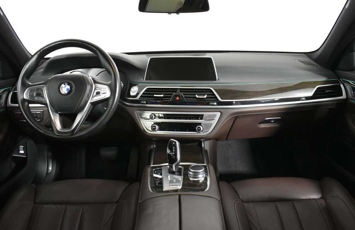 BMW 7 серии 2017 года с пробегом. Фото: #20