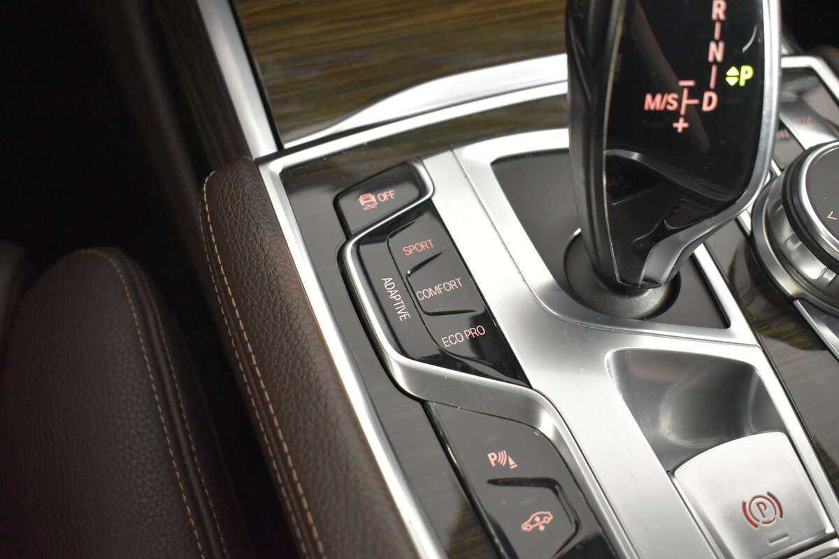 BMW 7 серии 2017 года с пробегом. Фото: #23