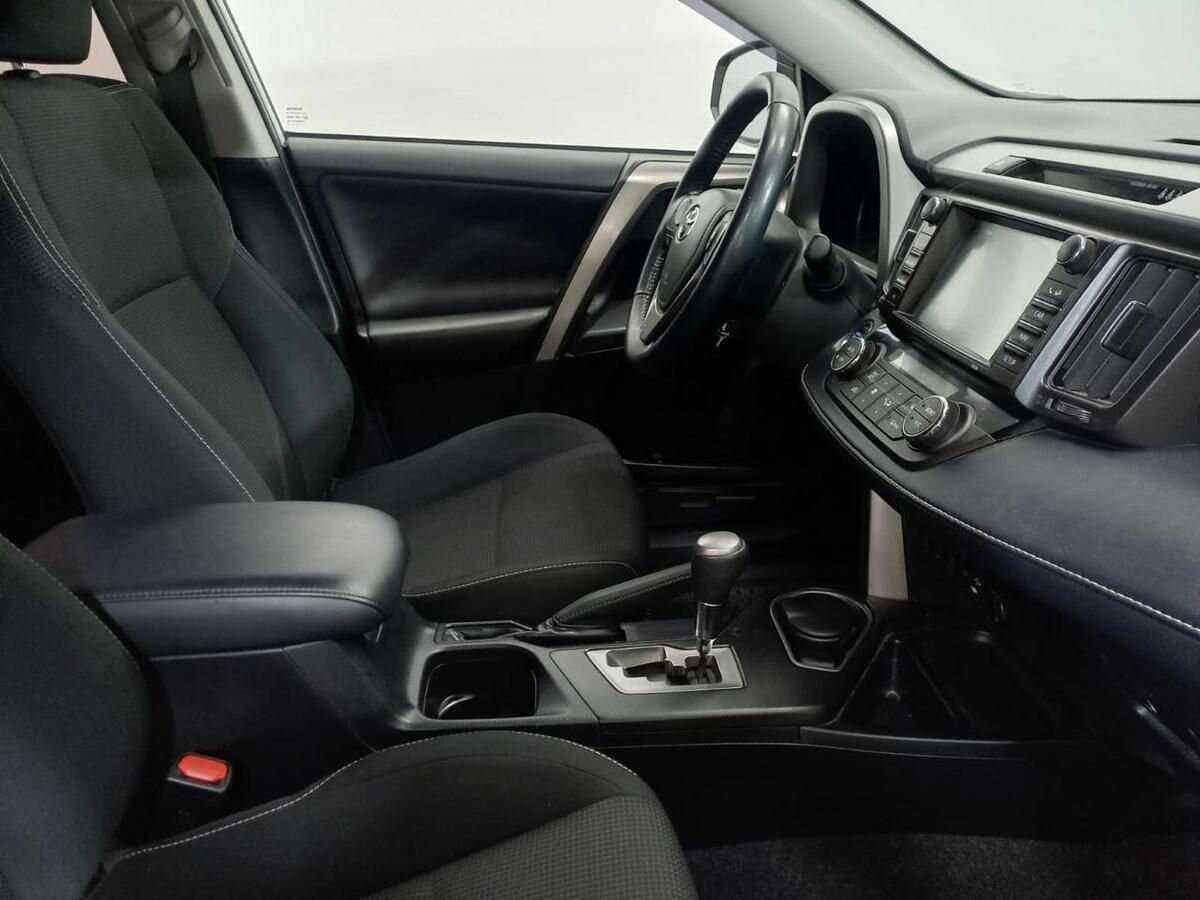 Toyota RAV4 2018 года с пробегом. Фото: #9