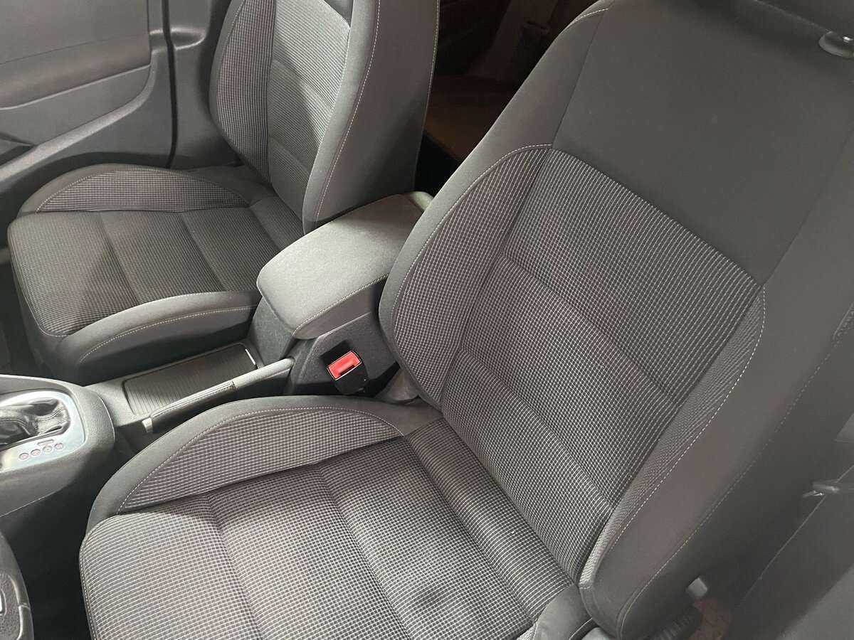 Б/У Фольксваген Гольф 2012 года. Фото: #15