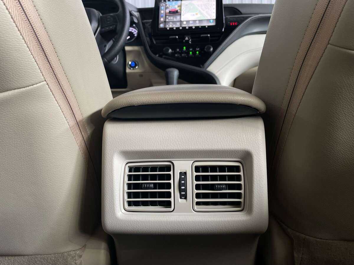 Toyota Camry 2022 года с пробегом. Фото: #18