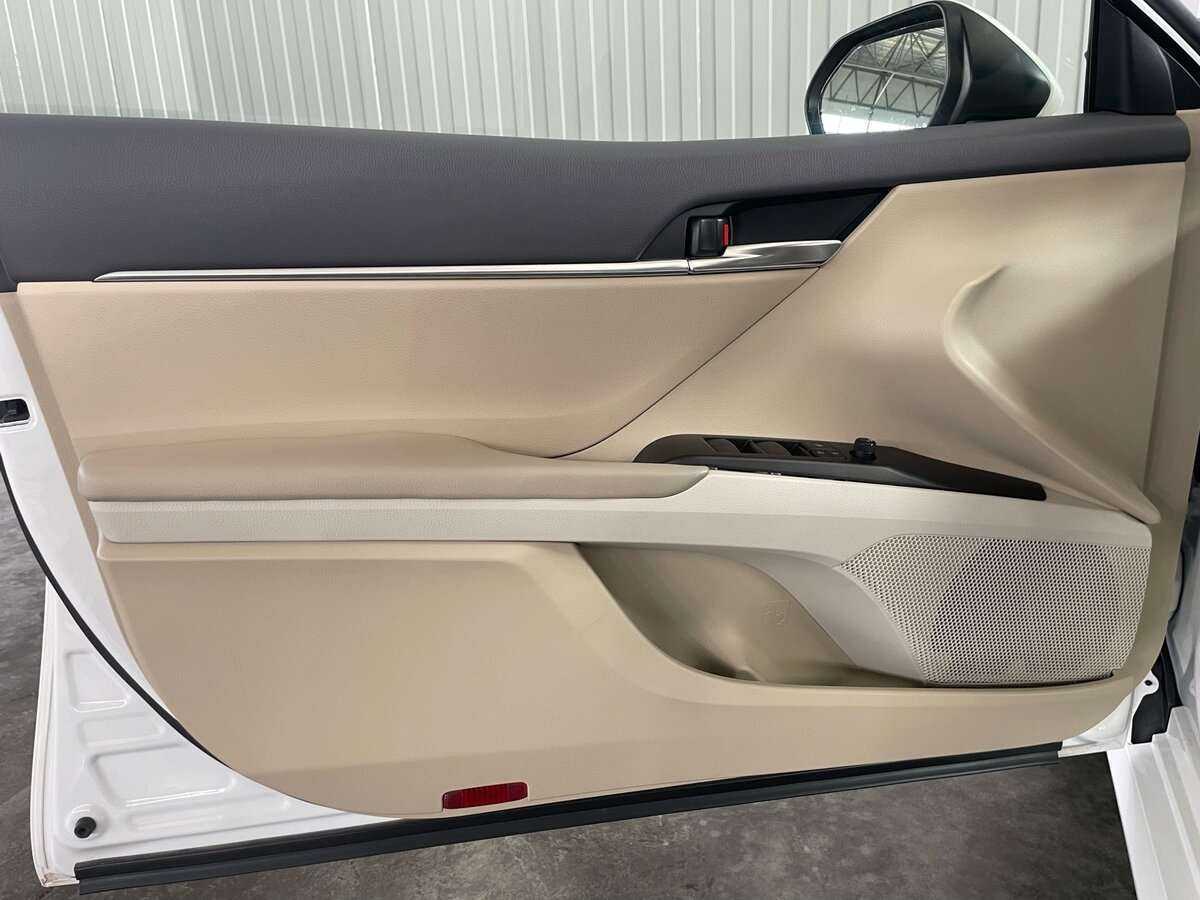 Toyota Camry 2022 года с пробегом. Фото: #21