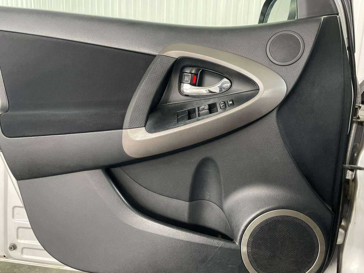 Toyota RAV4 2008 года с пробегом. Фото: #13