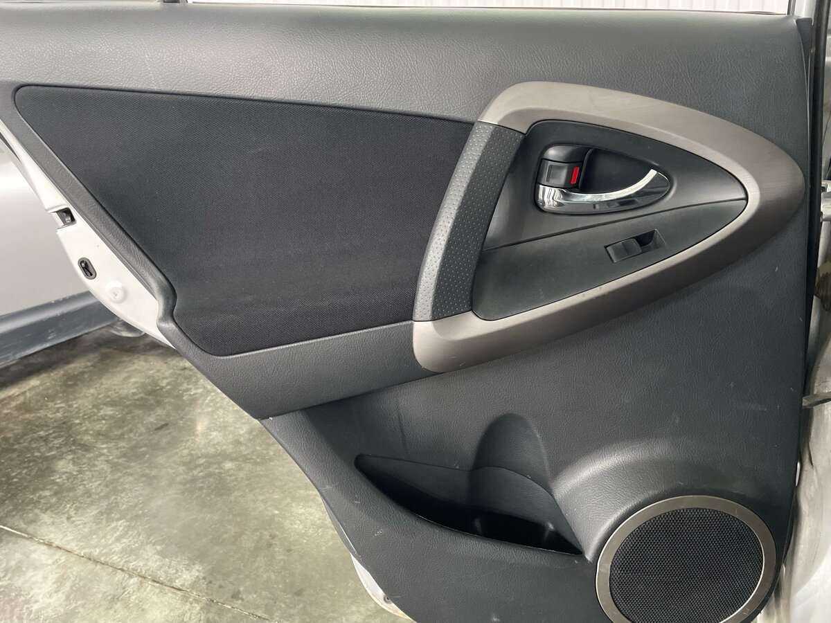Toyota RAV4 2008 года с пробегом. Фото: #14