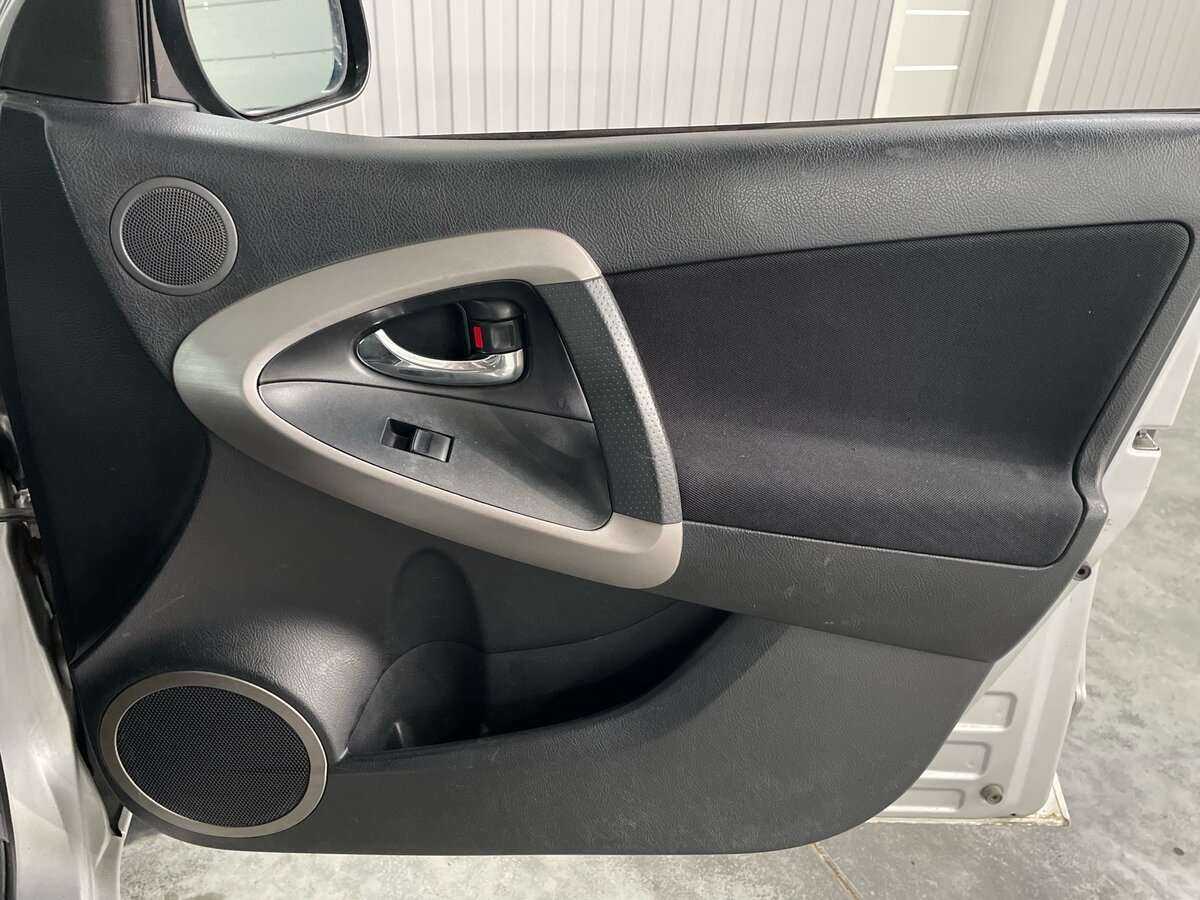 Toyota RAV4 2008 года с пробегом. Фото: #15