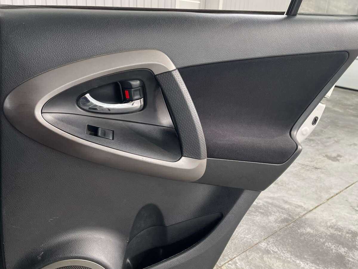 Toyota RAV4 2008 года с пробегом. Фото: #16