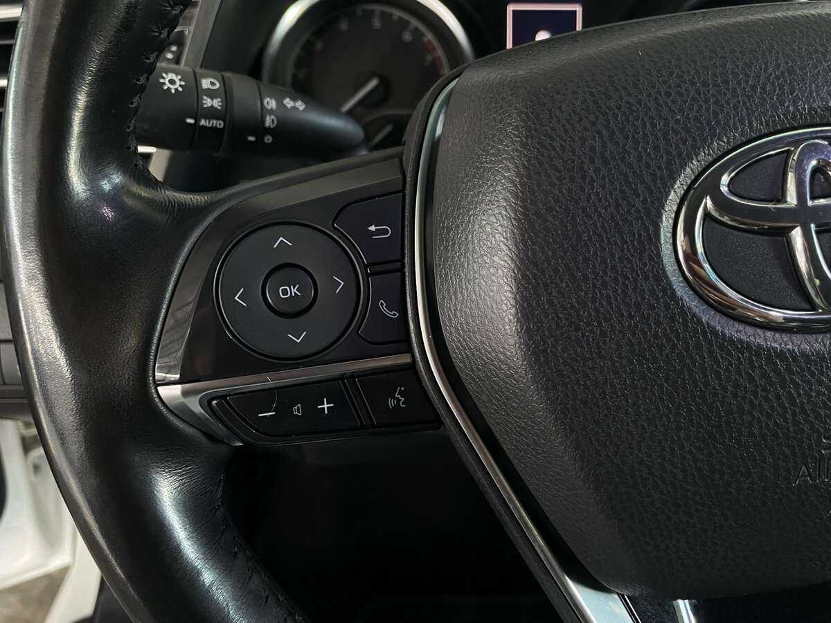 Toyota Camry 2018 года с пробегом. Фото: #12
