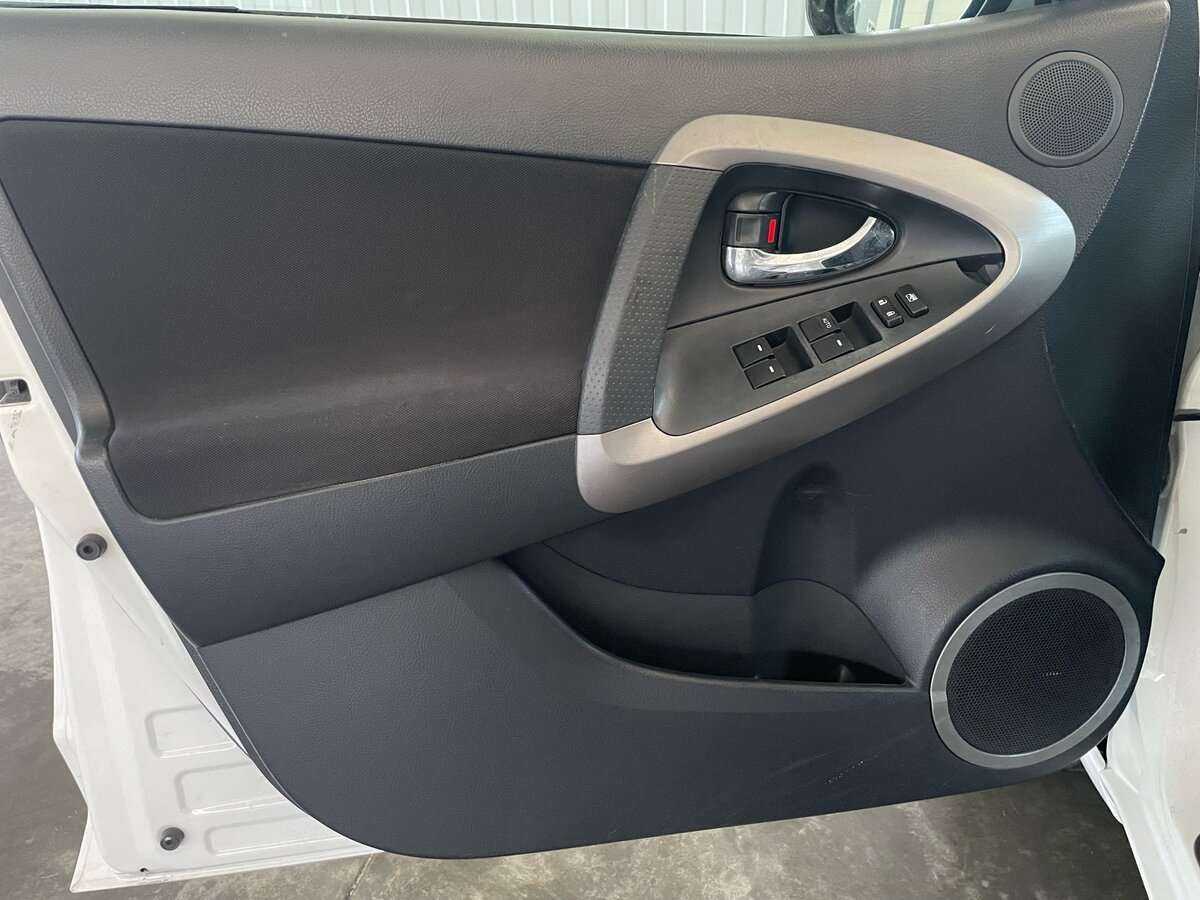 Toyota RAV4 2008 года с пробегом. Фото: #16