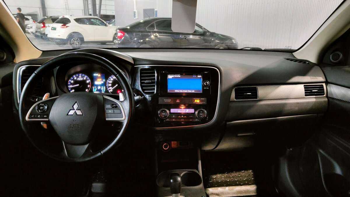 Б/У Митсубиши Оутлэндер 2012 года. Фото: #8