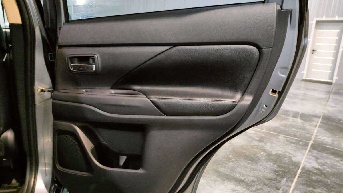 Б/У Митсубиши Оутлэндер 2012 года. Фото: #18