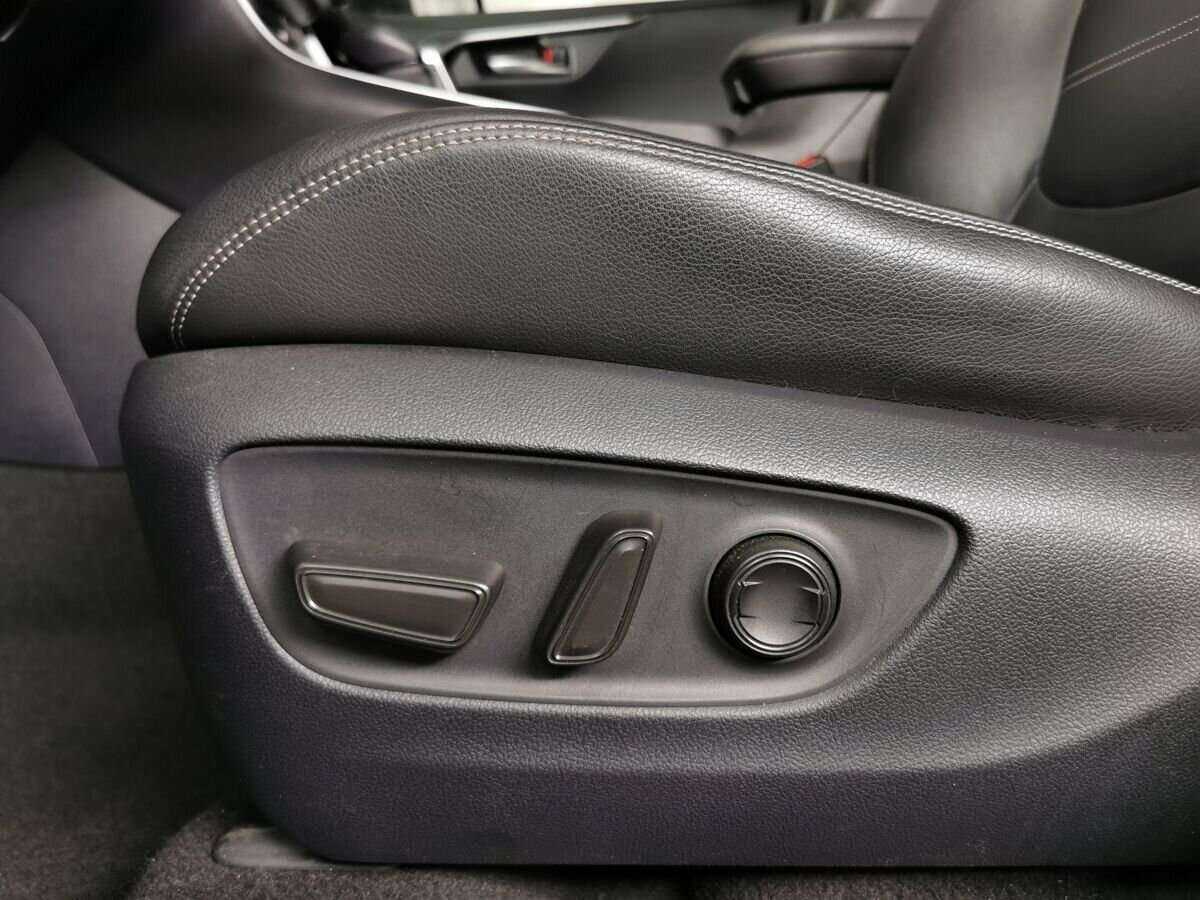 Toyota RAV4 2019 года с пробегом. Фото: #17