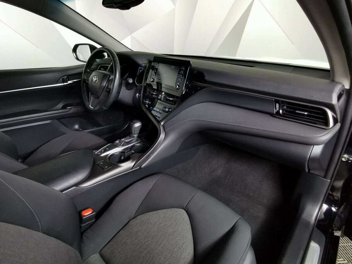 Toyota Camry 2021 года с пробегом. Фото: #8