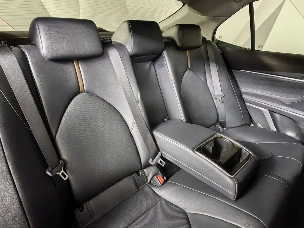 Toyota Camry 2023 года с пробегом. Фото: #12