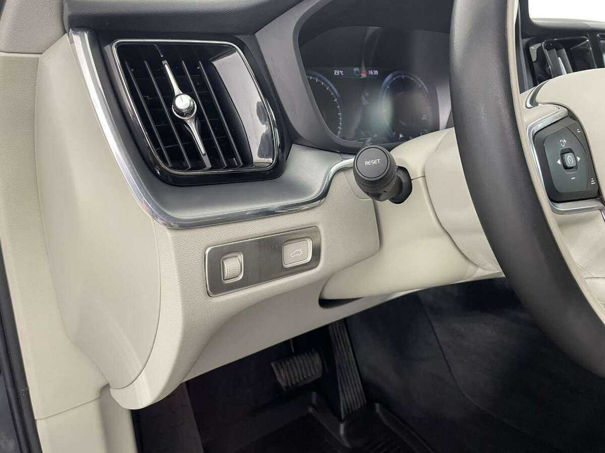 Volvo XC60 2021 года с пробегом. Фото: #8