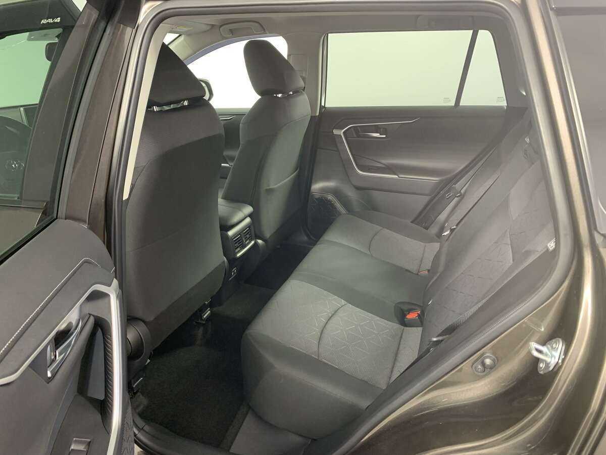 Toyota RAV4 2021 года с пробегом. Фото: #9