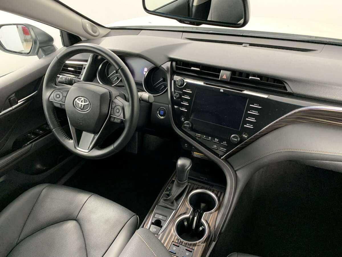 Toyota Camry 2021 года с пробегом. Фото: #8