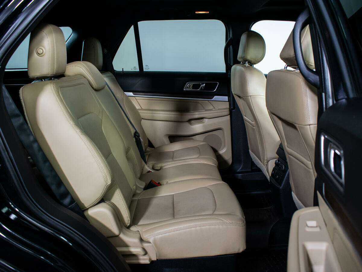 Ford Explorer 2016 года с пробегом. Фото: #9