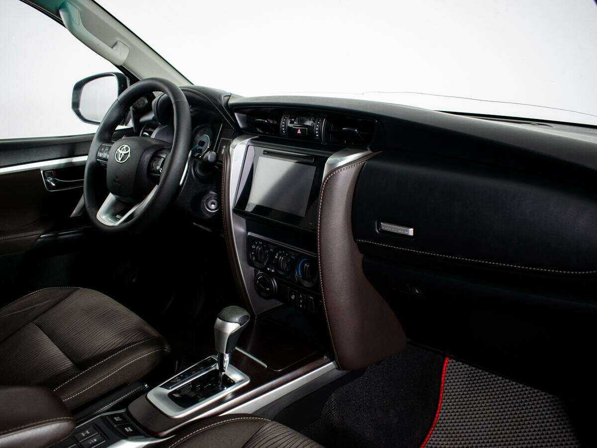 Toyota Fortuner 2018 года с пробегом. Фото: #6