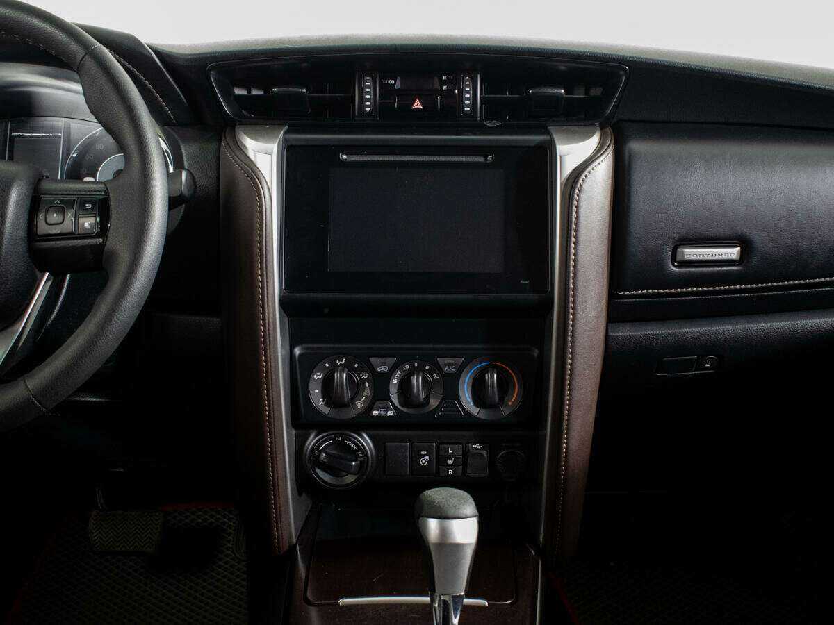 Toyota Fortuner 2018 года с пробегом. Фото: #8