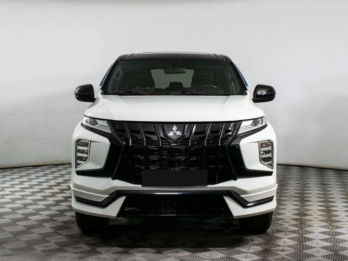 Mitsubishi Montero Sport 2022 года с пробегом. Фото: #1
